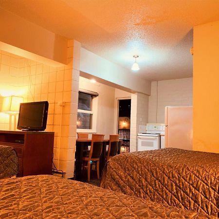 Red Carpet Inn & Suites YYC Eksteriør billede